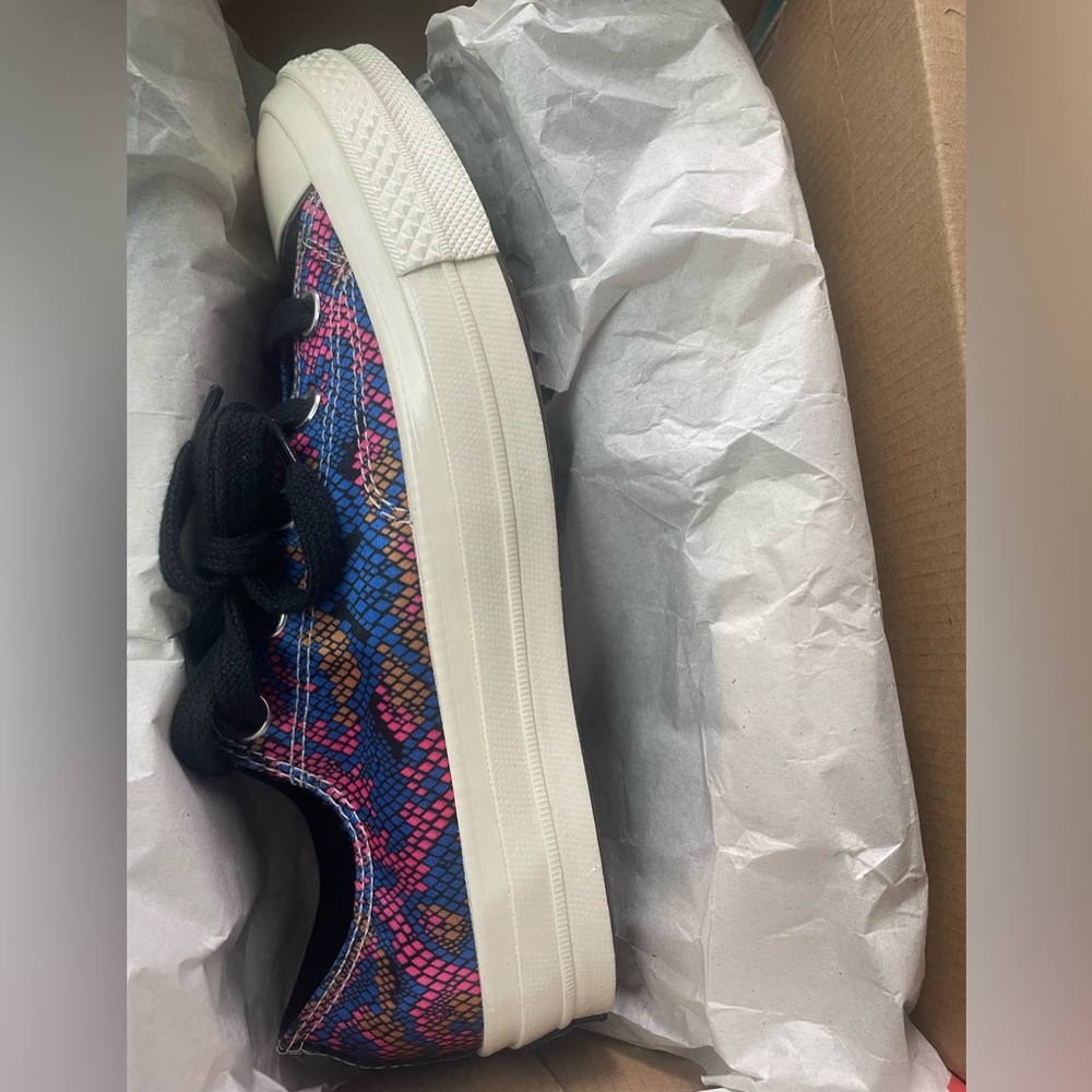 Brand New Chuck Taylor Converse 70 Sneakers - Picture 2 of 4